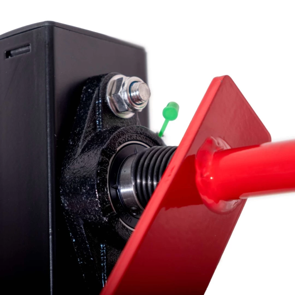 Наклонный грудной жим на свободных весах Protrain PP101 (черно-красный)