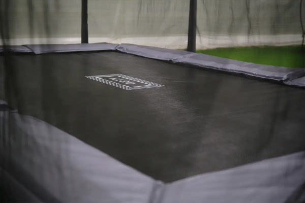 Батут Hasttings Hero 9x14FT